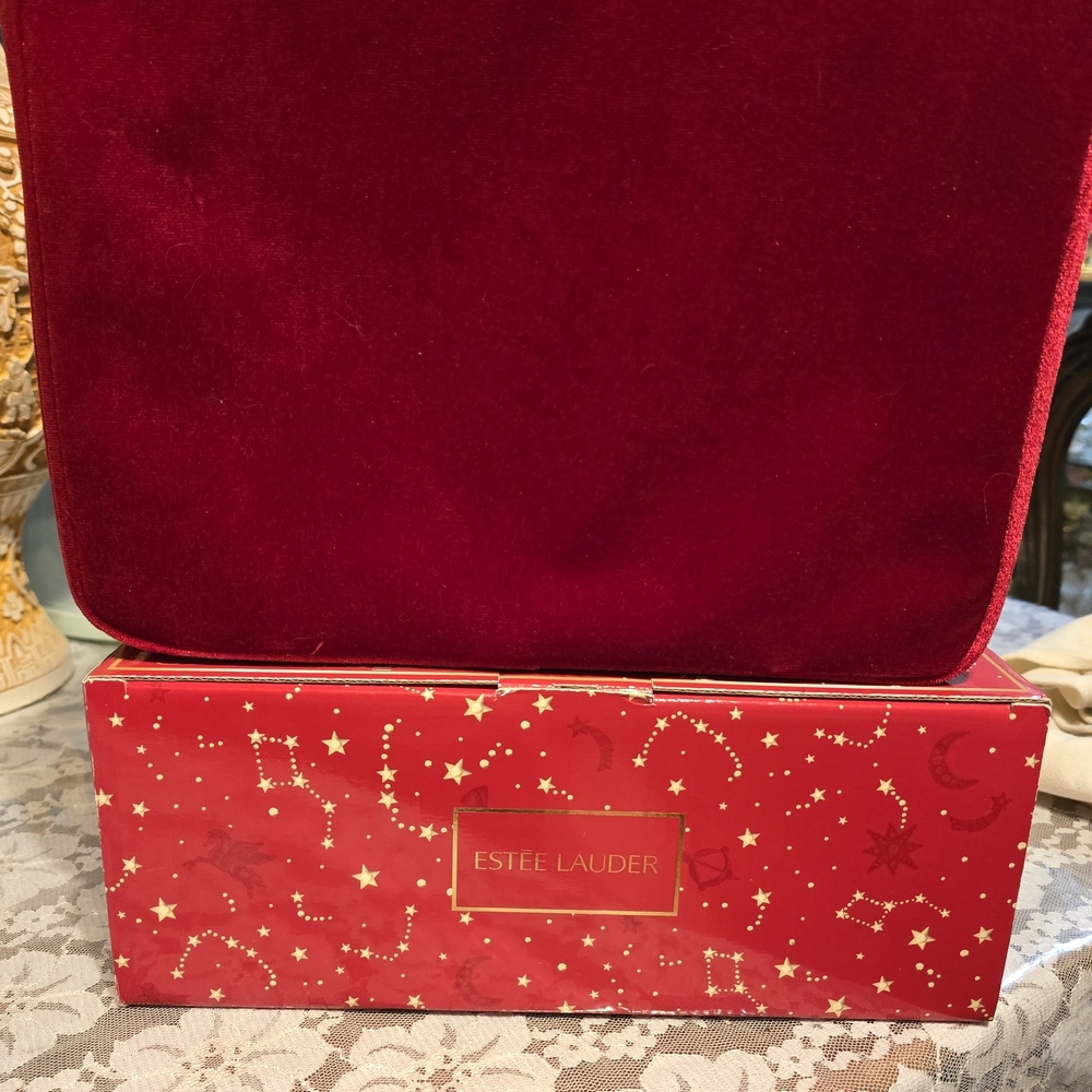 Estee Lauder Red Cosmetic Bag NIB - Picture 2 of 3